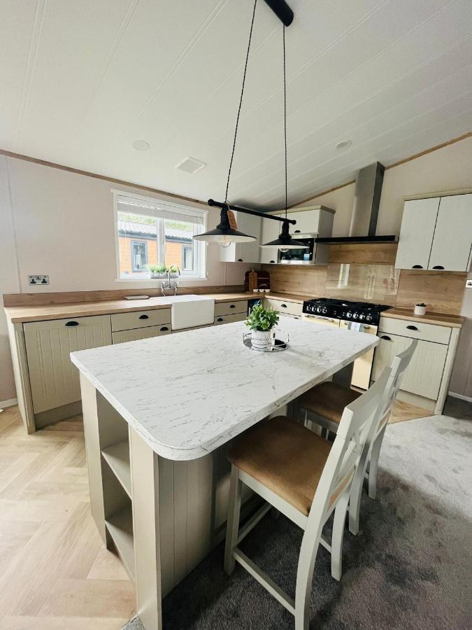 Luna With Hot Tub Holiday home York